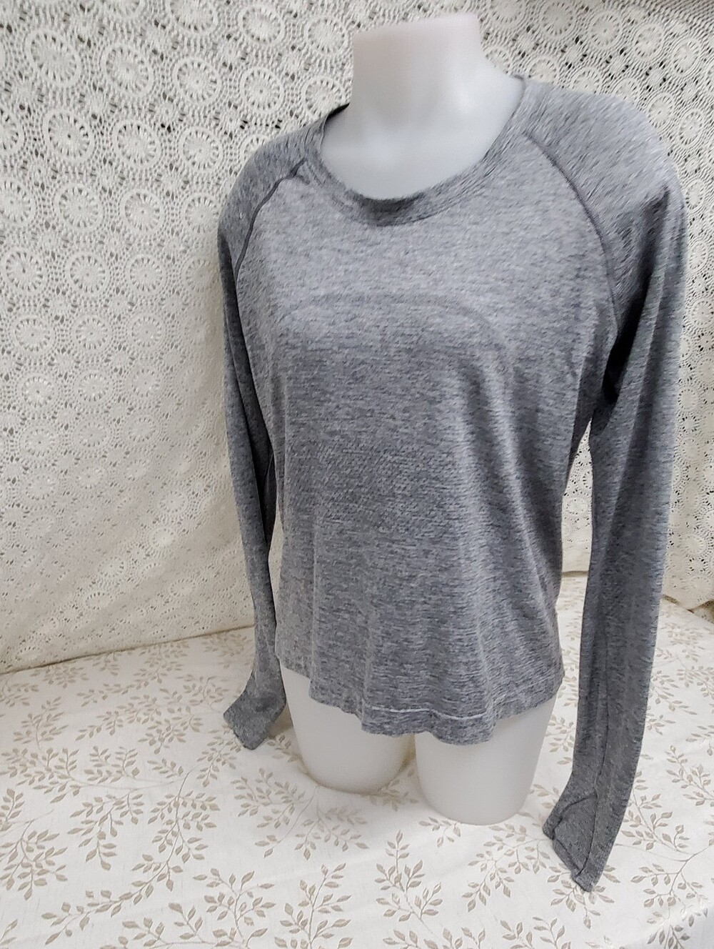 Lululemon Athleticalululemon Lightweight Grey Long-Sleeve Top 12